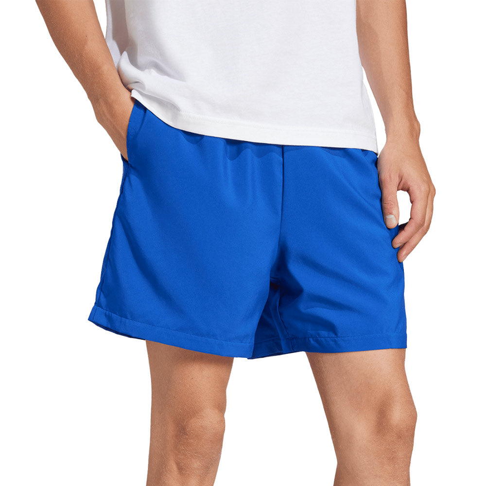 ADIDAS Essentials Small Logo Chelsea กางเกงขาสั้นผู้ชาย