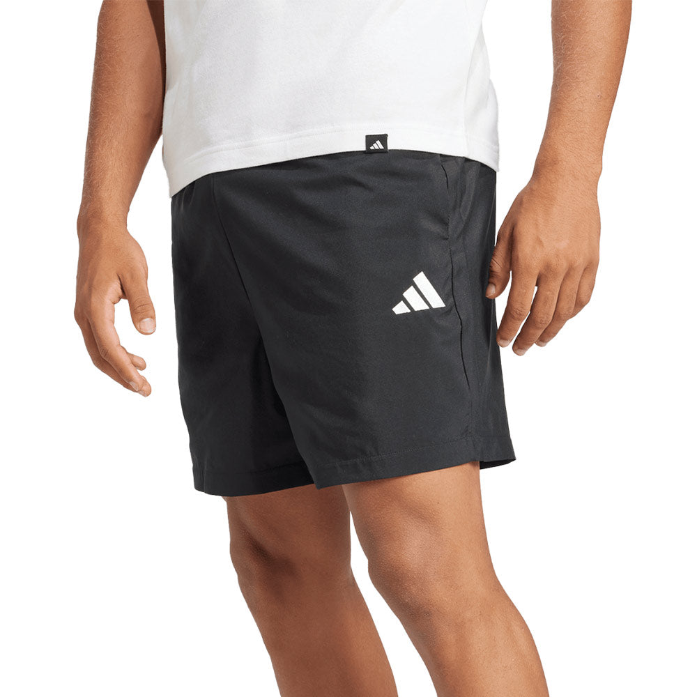 ADIDAS Essentials Small Logo Chelsea กางเกงขาสั้นผู้ชาย