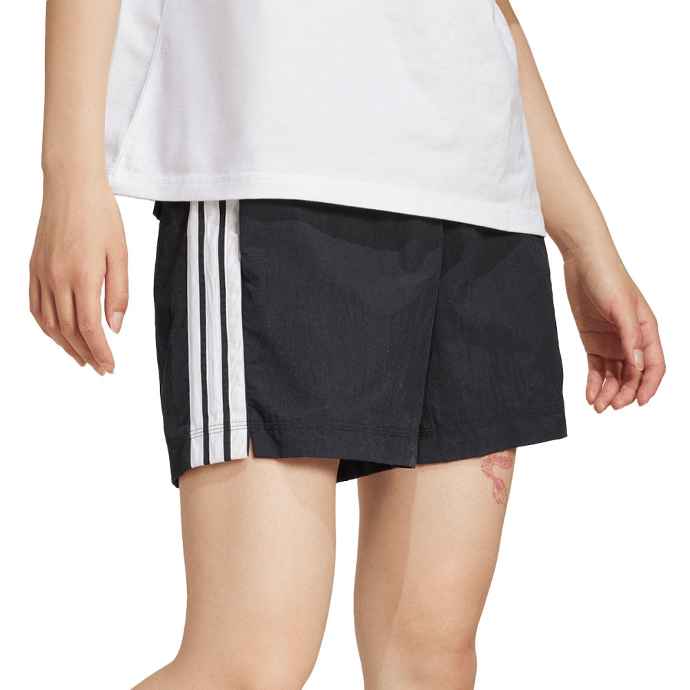 ADIDAS Essentials 3-Stripes Lifestyle Woven กางเกงขาสั้นผู้หญิง