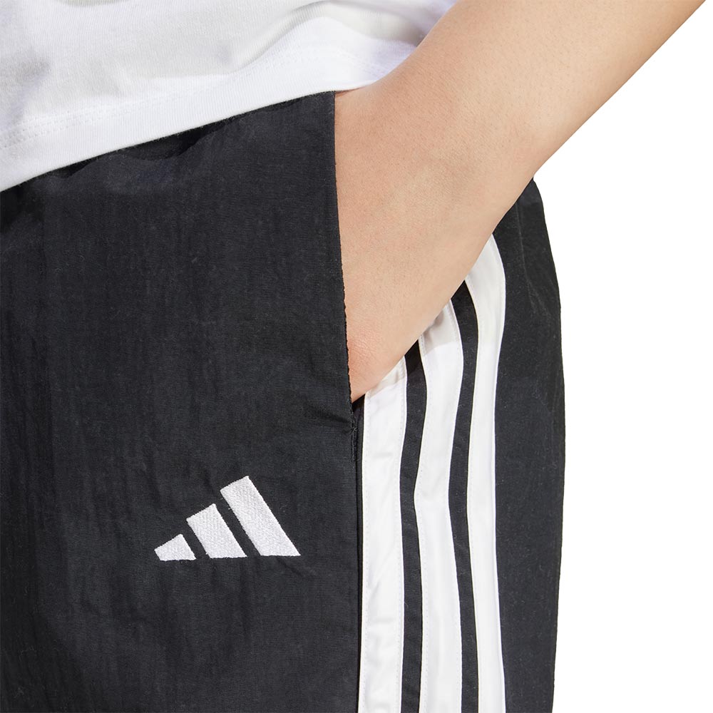 ADIDAS Essentials 3-Stripes Lifestyle Woven กางเกงขาสั้นผู้หญิง