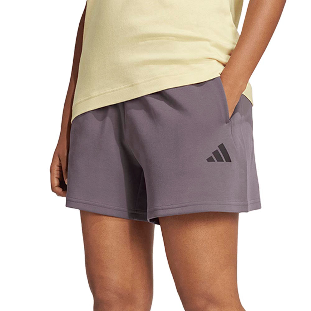 ADIDAS Future Icons Small Logo กางเกงลำลองขาสั้นผู้หญิง