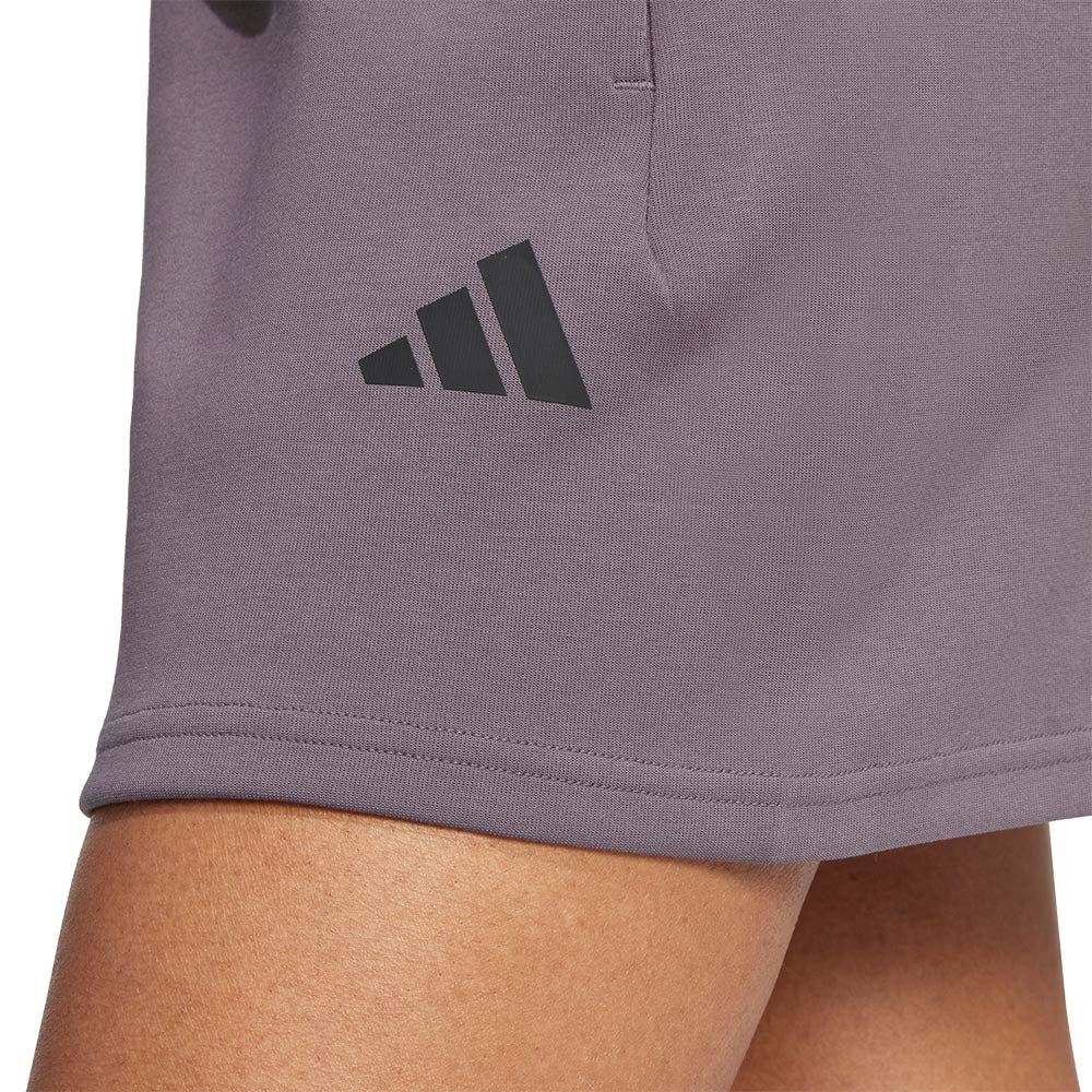 ADIDAS Future Icons Small Logo กางเกงลำลองขาสั้นผู้หญิง