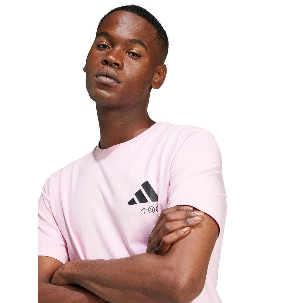 ADIDAS Lounge Verbiage Friends of Sport Graphic เสื้อยืดผู้ชาย