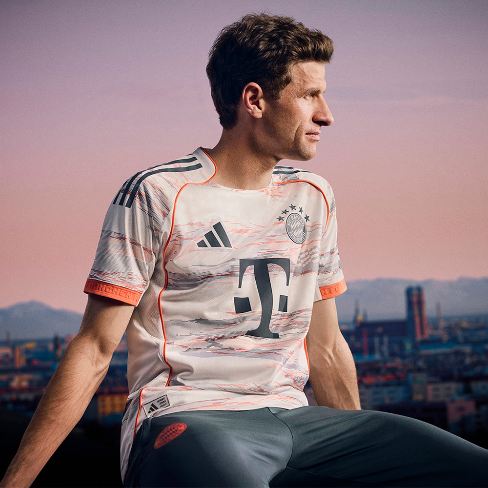 ADIDAS เสื้อแข่งผู้ชายทีมเอฟซีบาเยิร์น ชุดเยือน เกรด Authentic ฤดูกาล 2025/26
