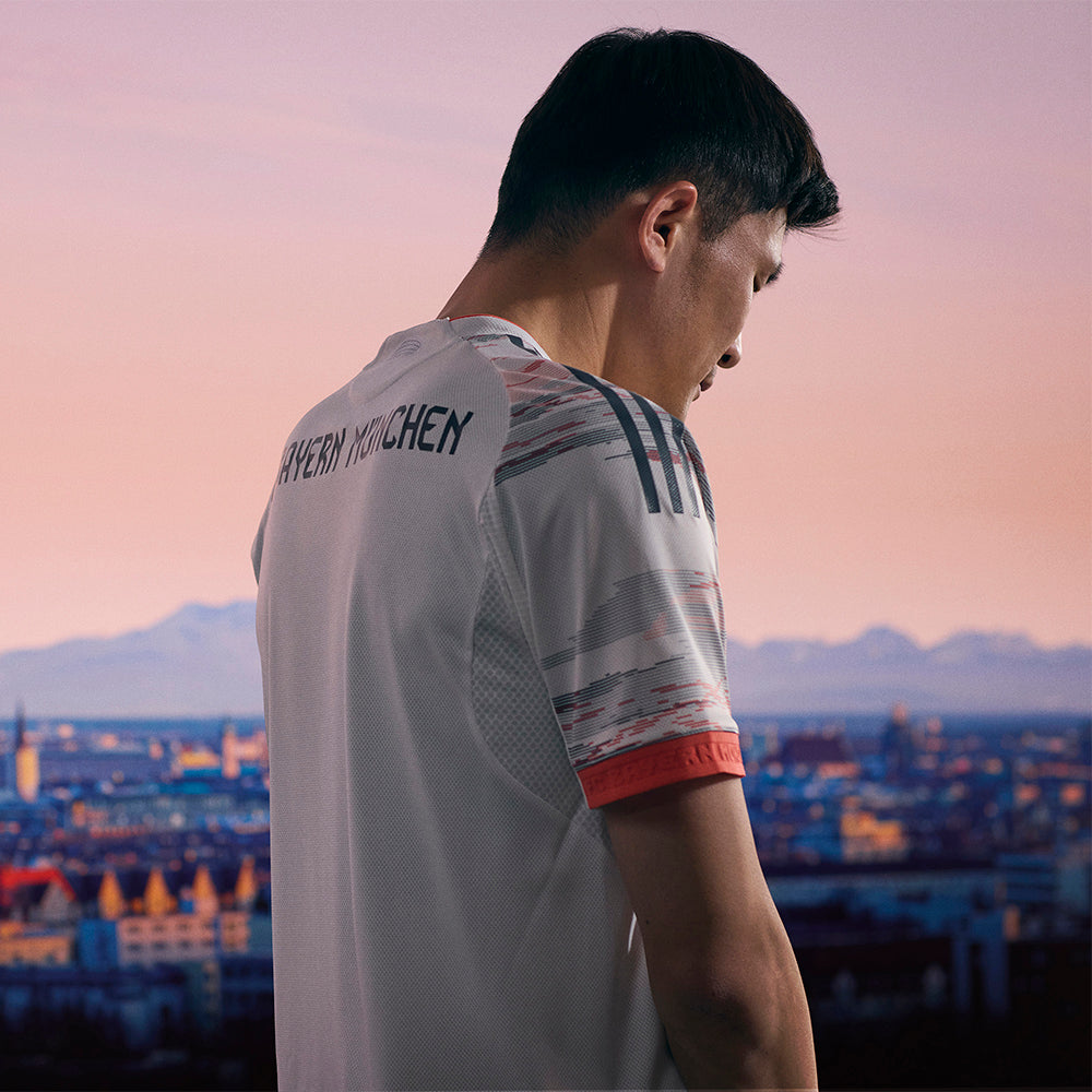 ADIDAS เสื้อแข่งผู้ชายทีมเอฟซีบาเยิร์น ชุดเยือน เกรด Authentic ฤดูกาล 2025/26