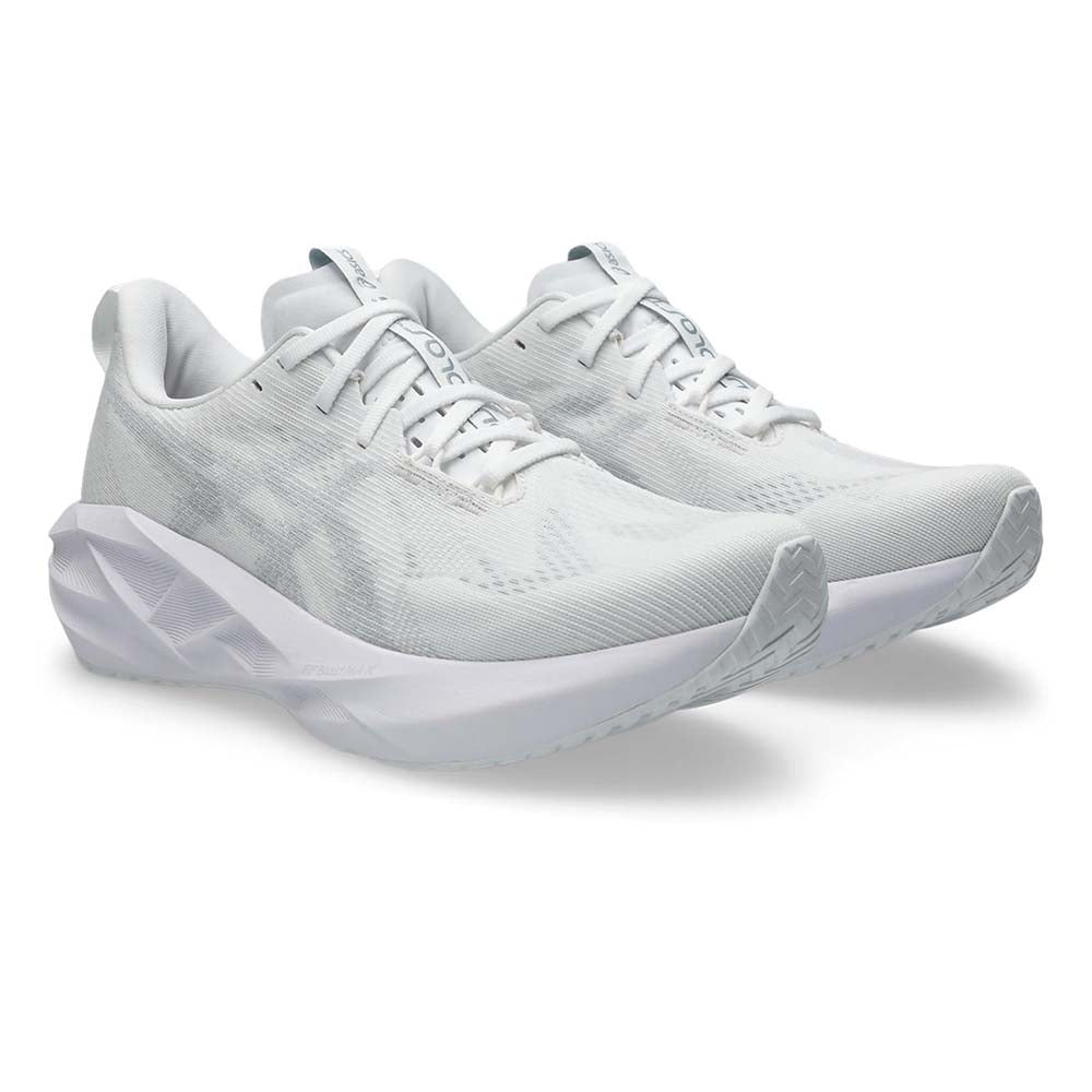 ASICS Novablast 5 รองเท้าวิ่งผู้ชาย