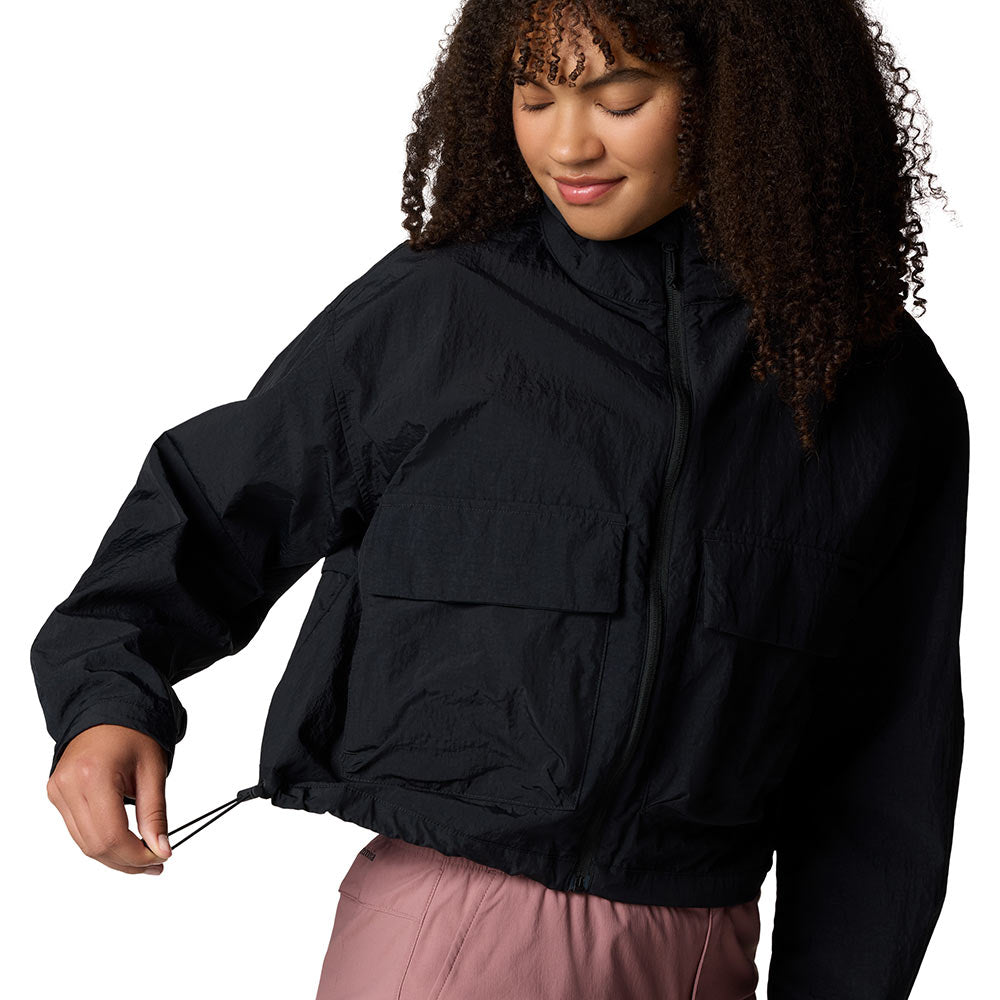 COLUMBIA Paracutie™ Cropped Cargo Windbreaker เสื้อแจ็คเก็ตผู้หญิง