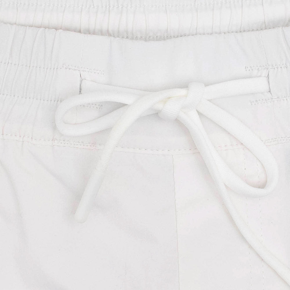 FILA White กางเกงเทนนิสขาสั้นผู้ชาย Supersports Thailand