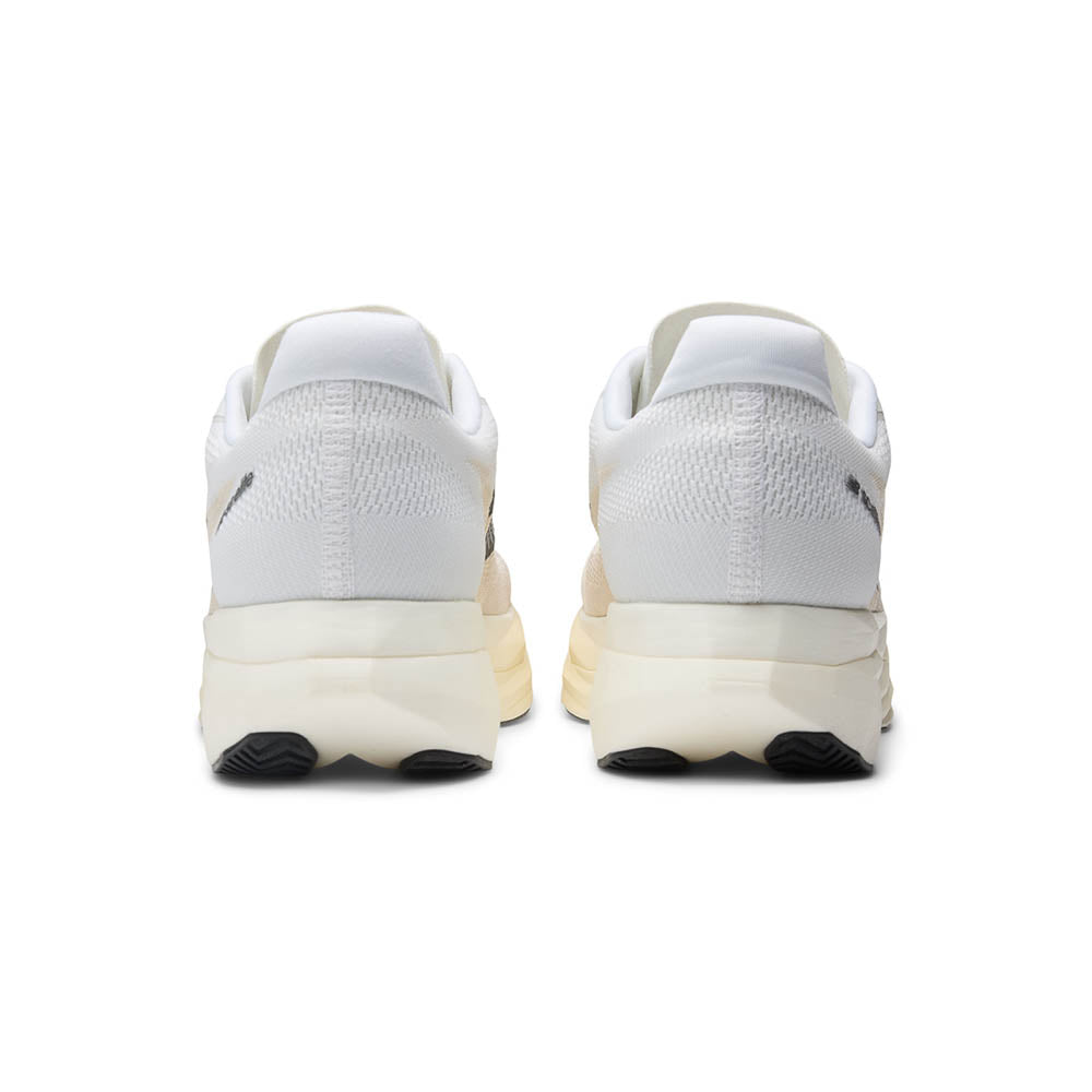 NEW BALANCE FuelCell SuperComp Elite v5 รองเท้าวิ่งผู้ชาย