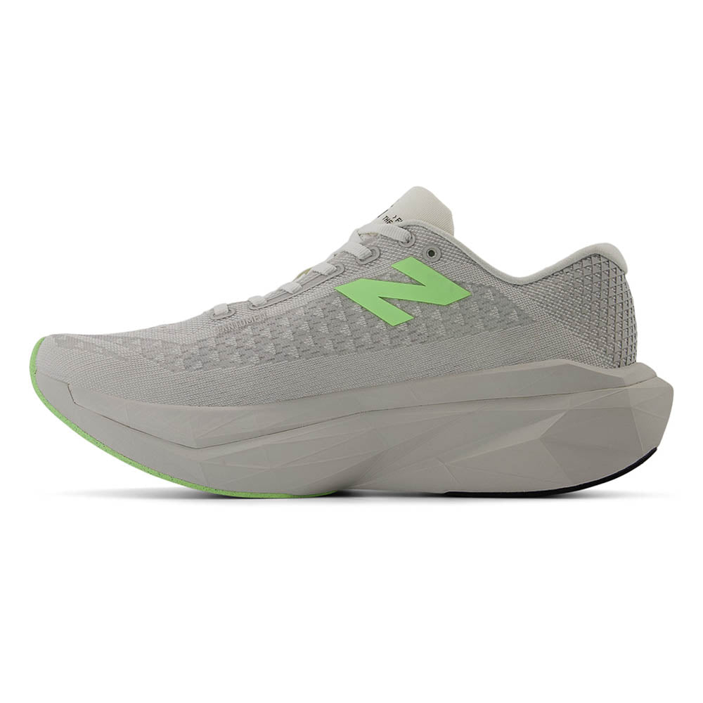 NEW BALANCE FuelCell SuperComp Trainer v3 รองเท้าวิ่งผู้ชาย