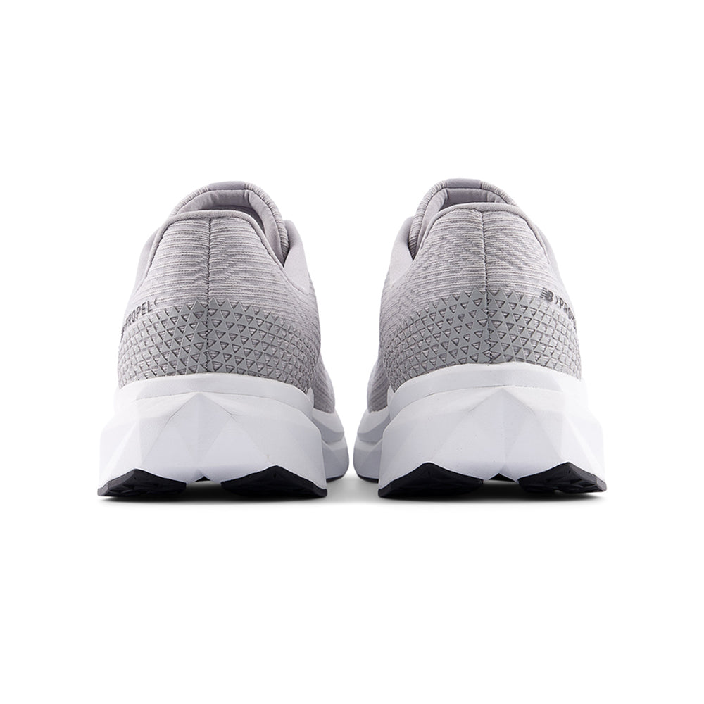 NEW BALANCE FuelCell Propel v5 รองเท้าวิ่งผู้ชาย
