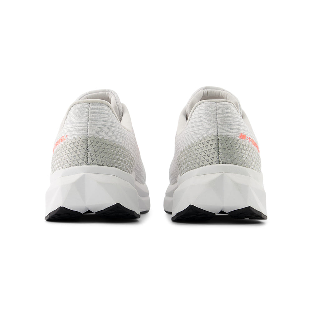 NEW BALANCE FuelCell Propel v5 รองเท้าวิ่งผู้หญิง