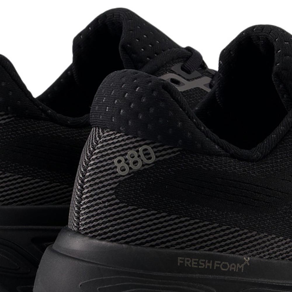 NEW BALANCE Fresh Foam X 880v15 2E รองเท้าวิ่งผู้ชาย