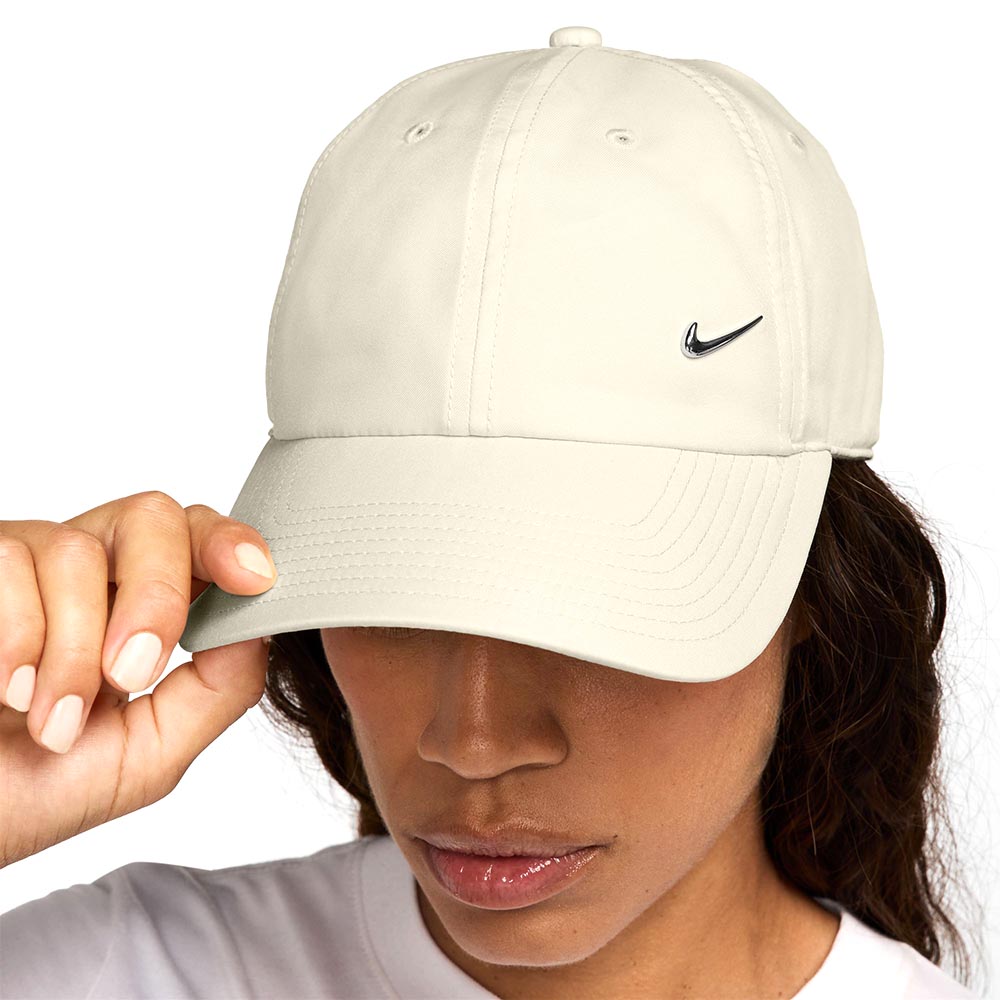 NIKE Dri-FIT Club Unstructured Metal Swoosh หมวกแก๊ปผู้ใหญ่