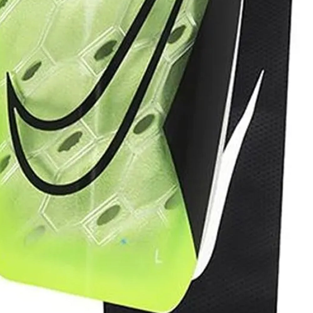 NIKE Mercurial Lite สนับแข้งฟุตบอลผู้ชาย