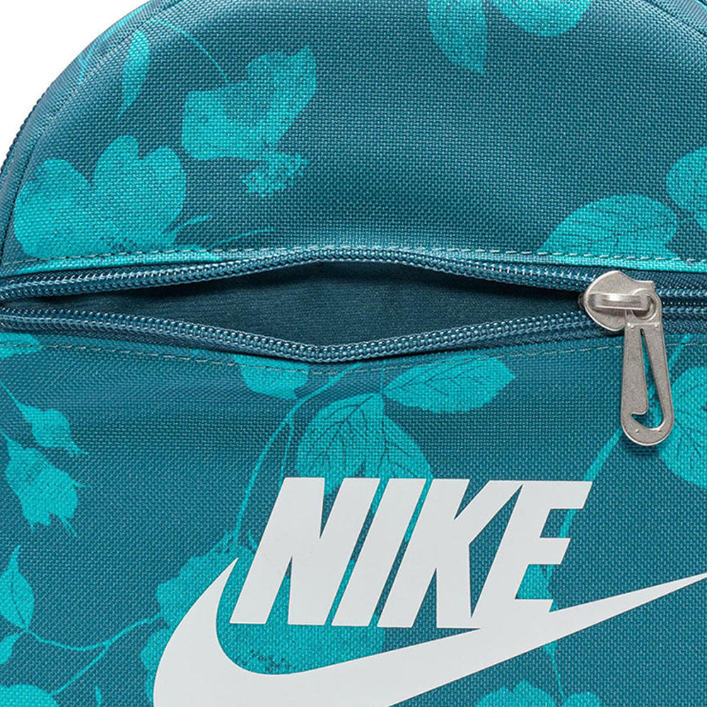 NIKE Sportswear Futura กระเป๋าเป้ผู้หญิง