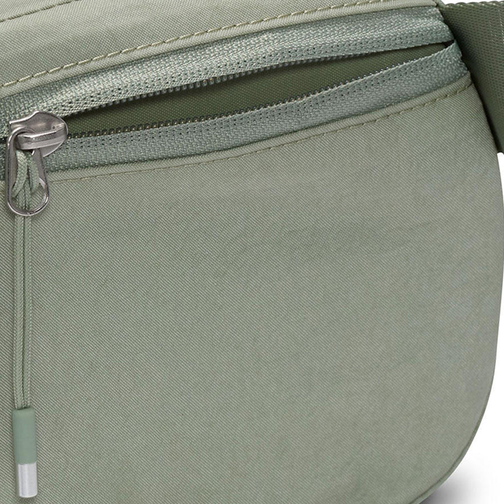 NIKE Aura กระเป๋าสะพายข้างผู้ใหญ่