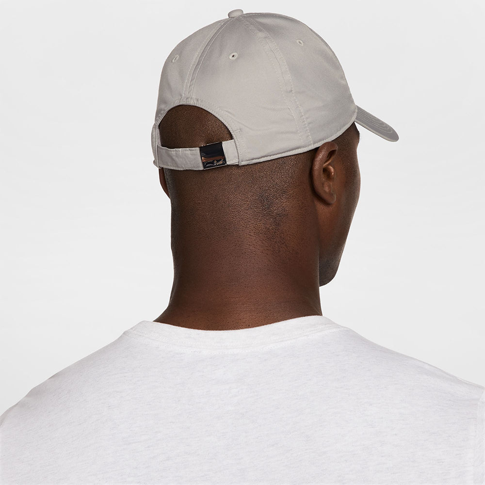 NIKE Dri-FIT Club Unstructured Metal Swoosh Unisex Cap - Supersports Thailand Supersports Thailand
