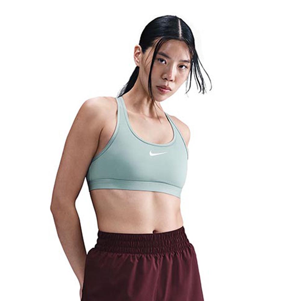 NIKE Swoosh Medium Support สปอร์ตบราผู้หญิง