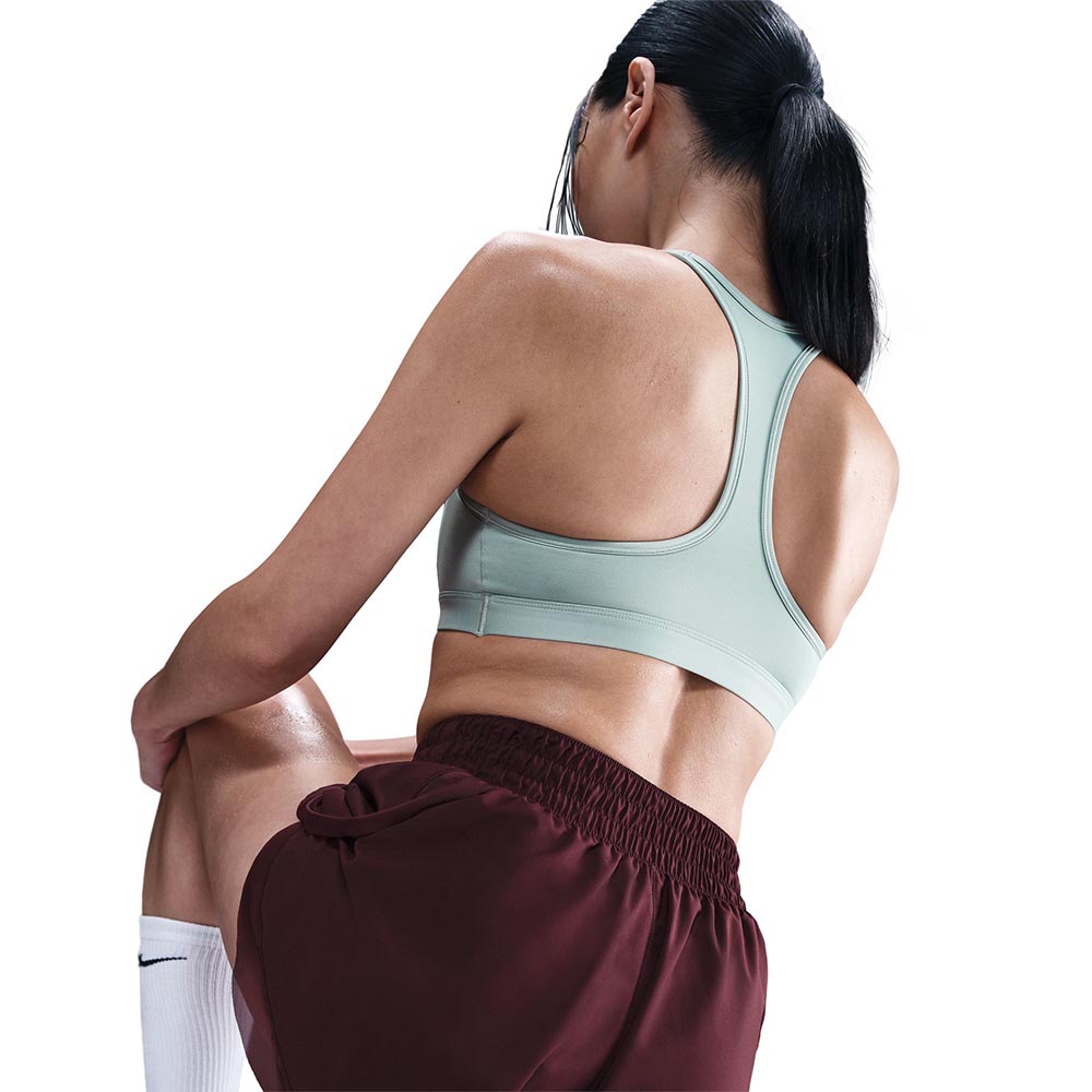 NIKE Swoosh Medium Support สปอร์ตบราผู้หญิง