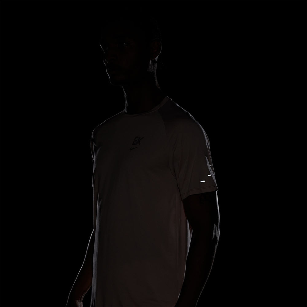 NIKE Stride "Eliud Kipchoge" Men's Running T-Shirt - Supersports Thailand Supersports Thailand