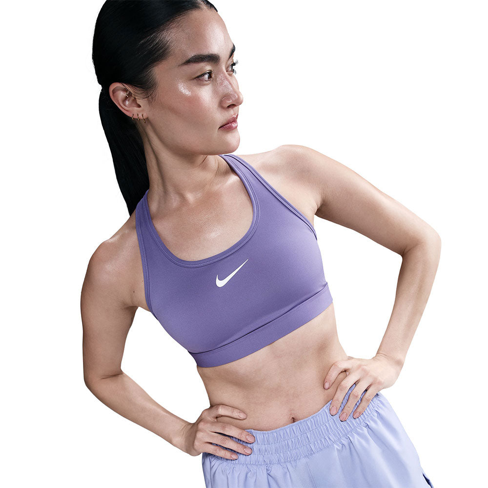 NIKE Swoosh Medium Support สปอร์ตบราผู้หญิง
