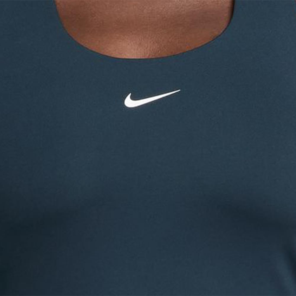 NIKE Swoosh เสื้อกล้ามสปอร์ตบราผู้หญิง