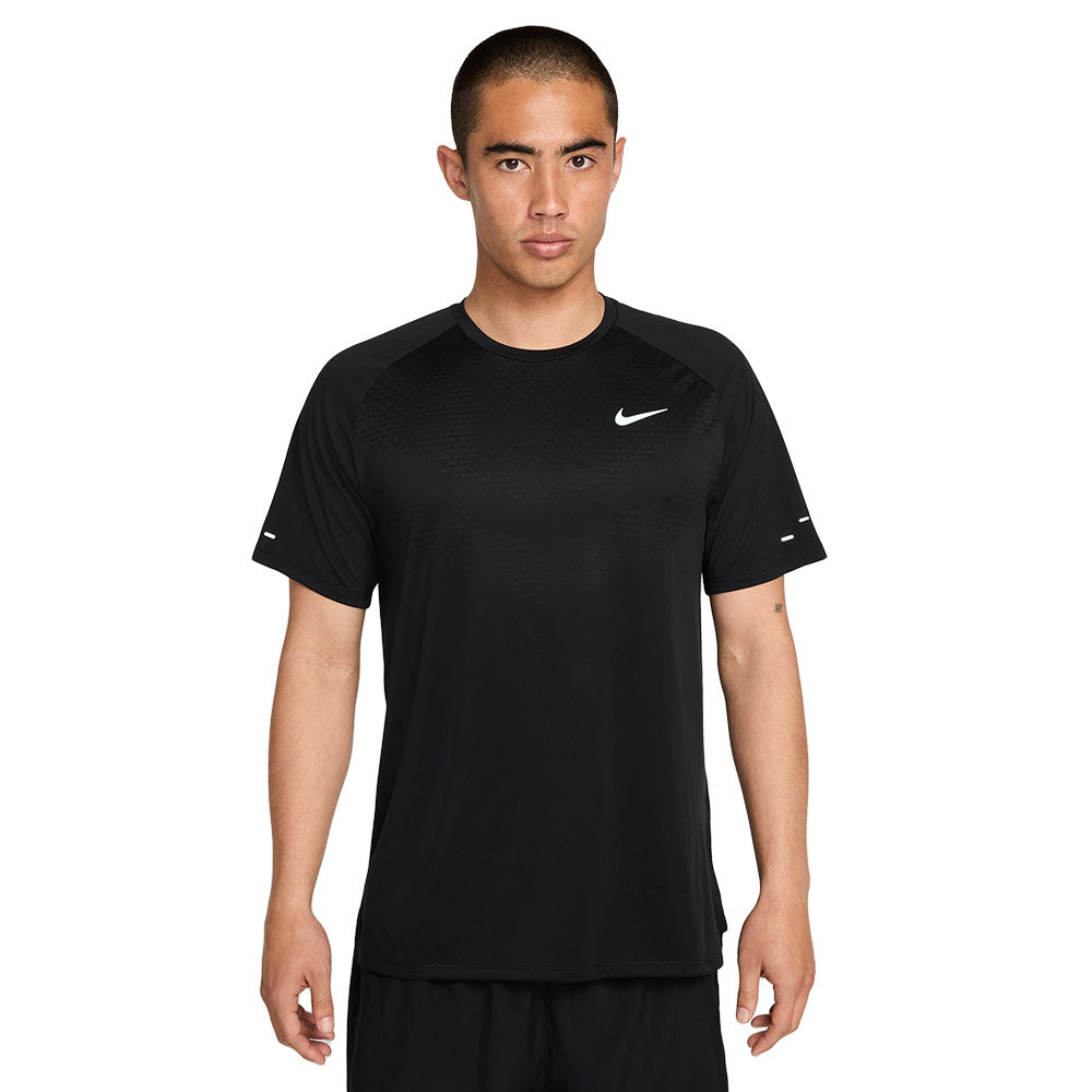NIKE Stride เสื้อวิ่งผู้ชาย