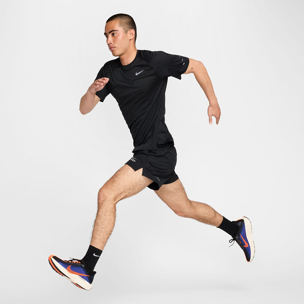 NIKE Stride เสื้อวิ่งผู้ชาย