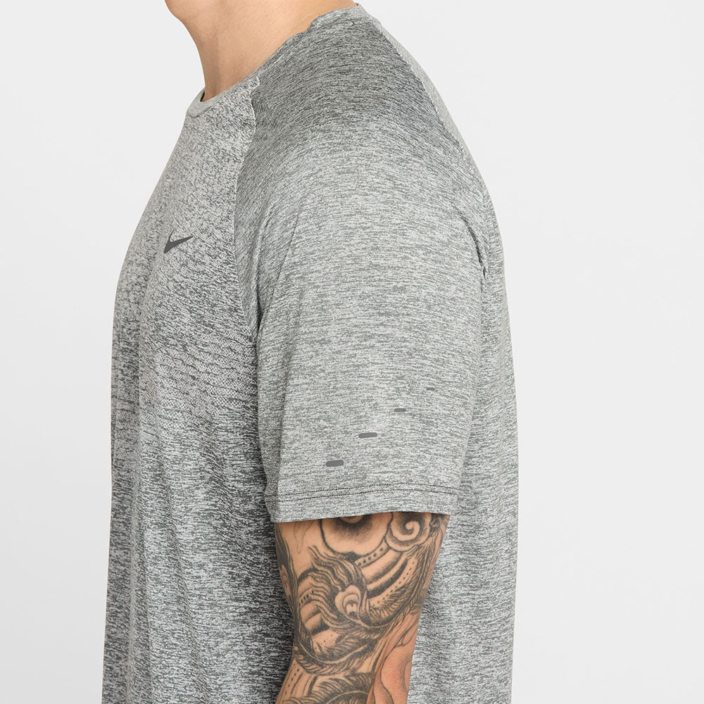 NIKE Stride Men's Running T-Shirt