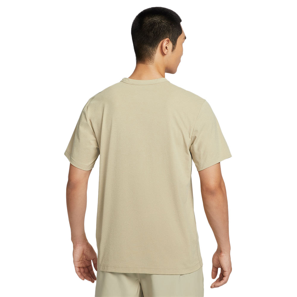 NIKE Dri-FIT UV Hyverse เสื้อออกกำลังกายผู้ชาย