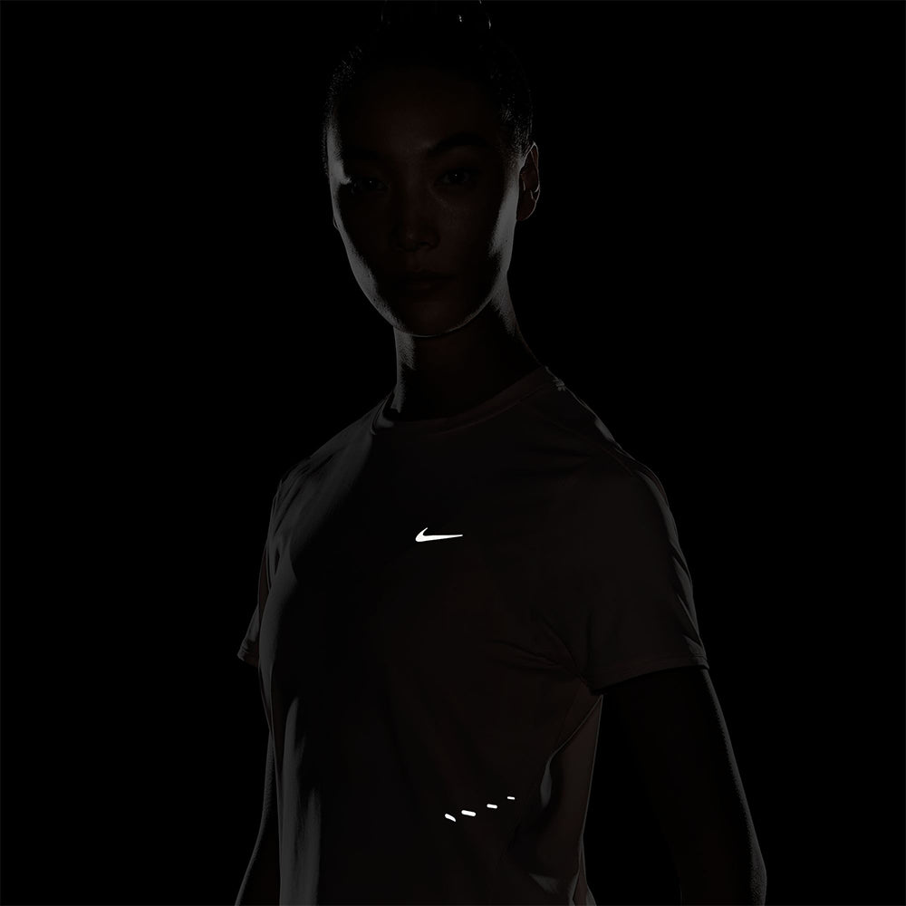 NIKE Swift เสื้อวิ่งผู้หญิง