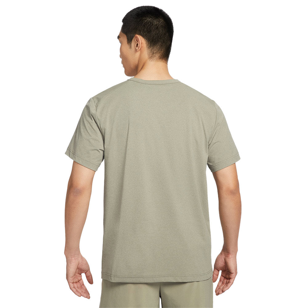 NIKE Dri-FIT UV Hyverse เสื้อออกกำลังกายผู้ชาย