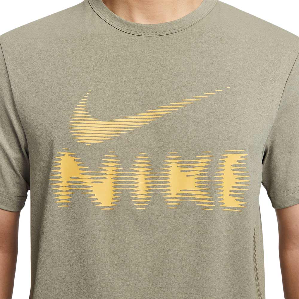 NIKE Dri-FIT UV Hyverse เสื้อออกกำลังกายผู้ชาย
