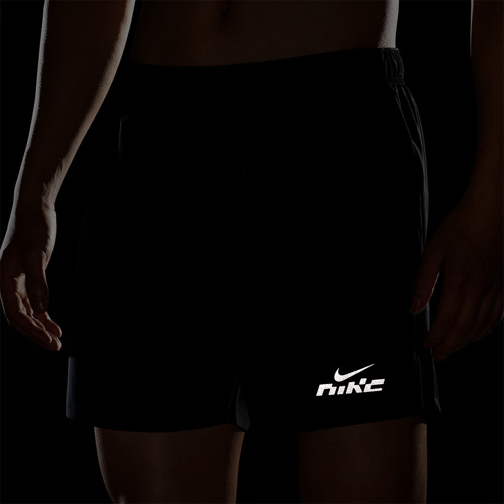 NIKE Challenger Flash กางเกงวิ่งขาสั้นผู้ชาย