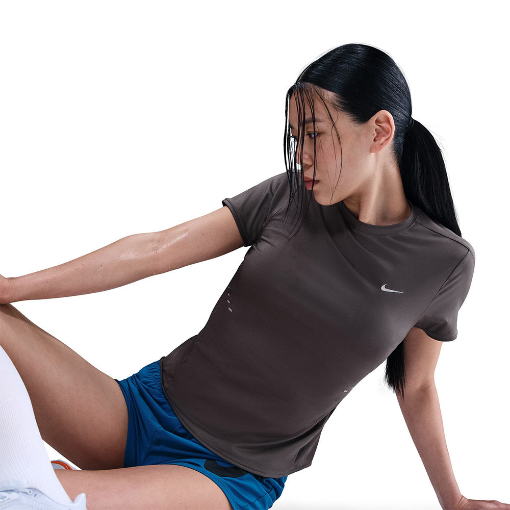 NIKE Swift เสื้อวิ่งผู้หญิง