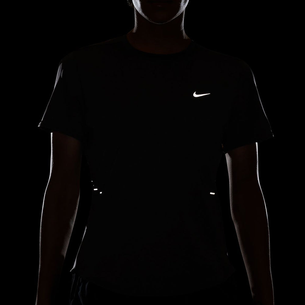 NIKE Swift เสื้อวิ่งผู้หญิง