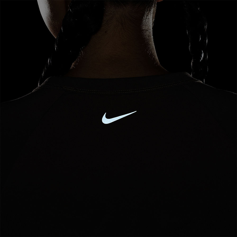 NIKE Dri-FIT One Fitted Cropped Women's Training T-Shirt