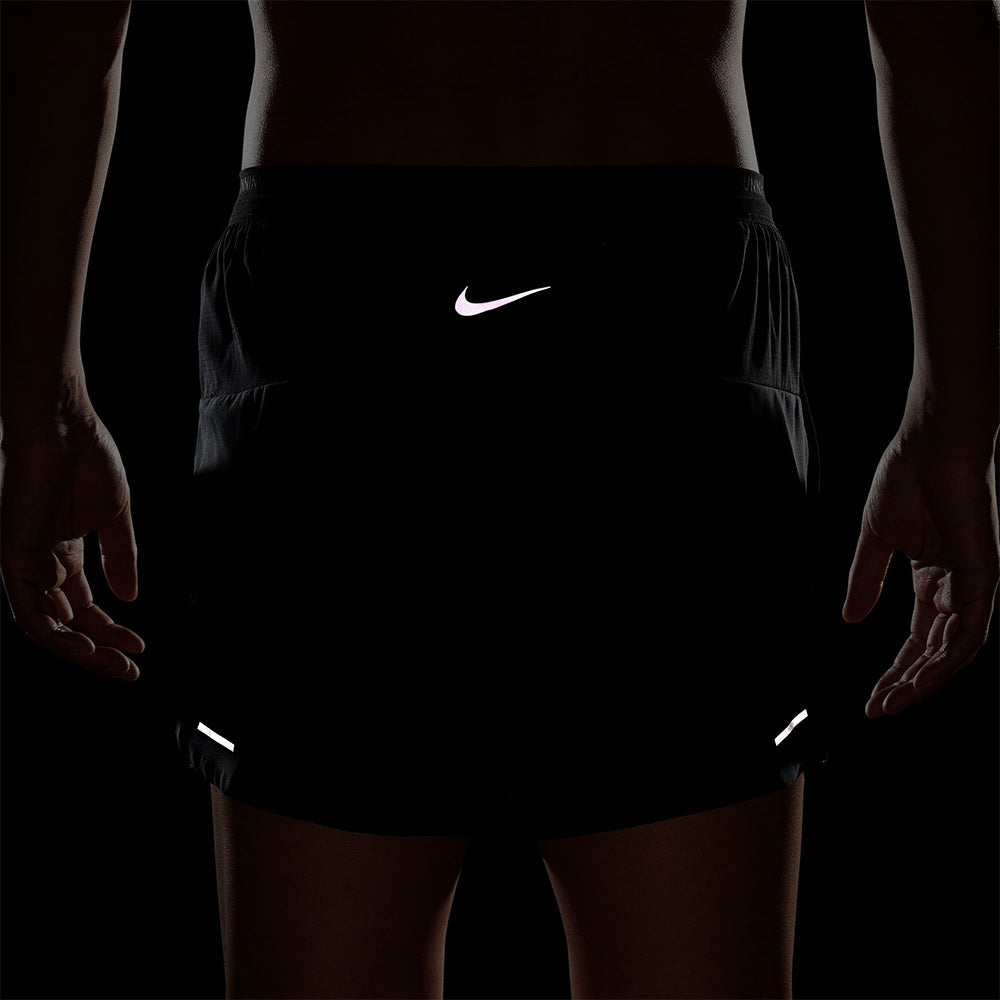 NIKE Stride กางเกงวิ่งขาสั้นผู้ชาย