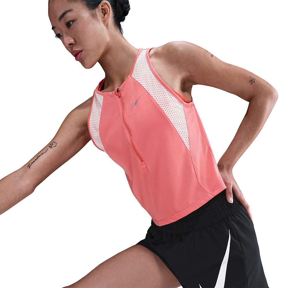 NIKE One Swoosh กางเกงวิ่งขาสั้นผู้หญิง