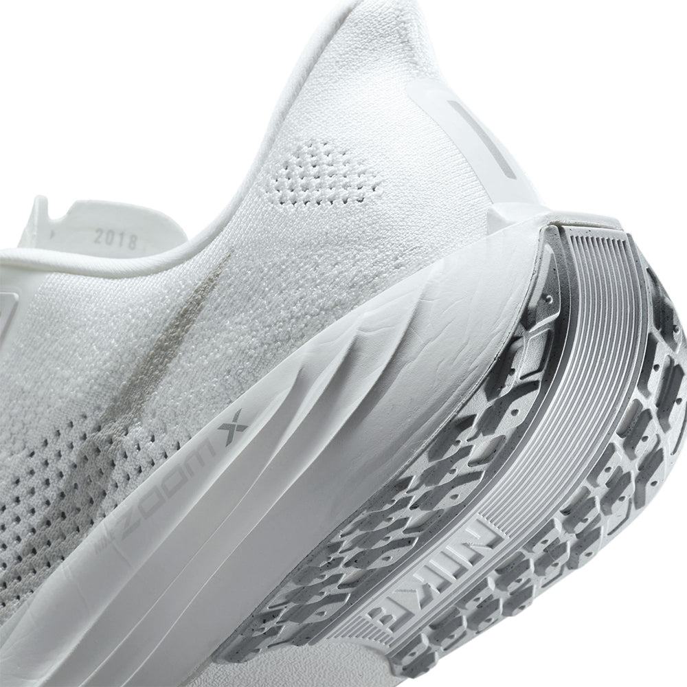 NIKE Pegasus Plus รองเท้าวิ่งผู้ชาย