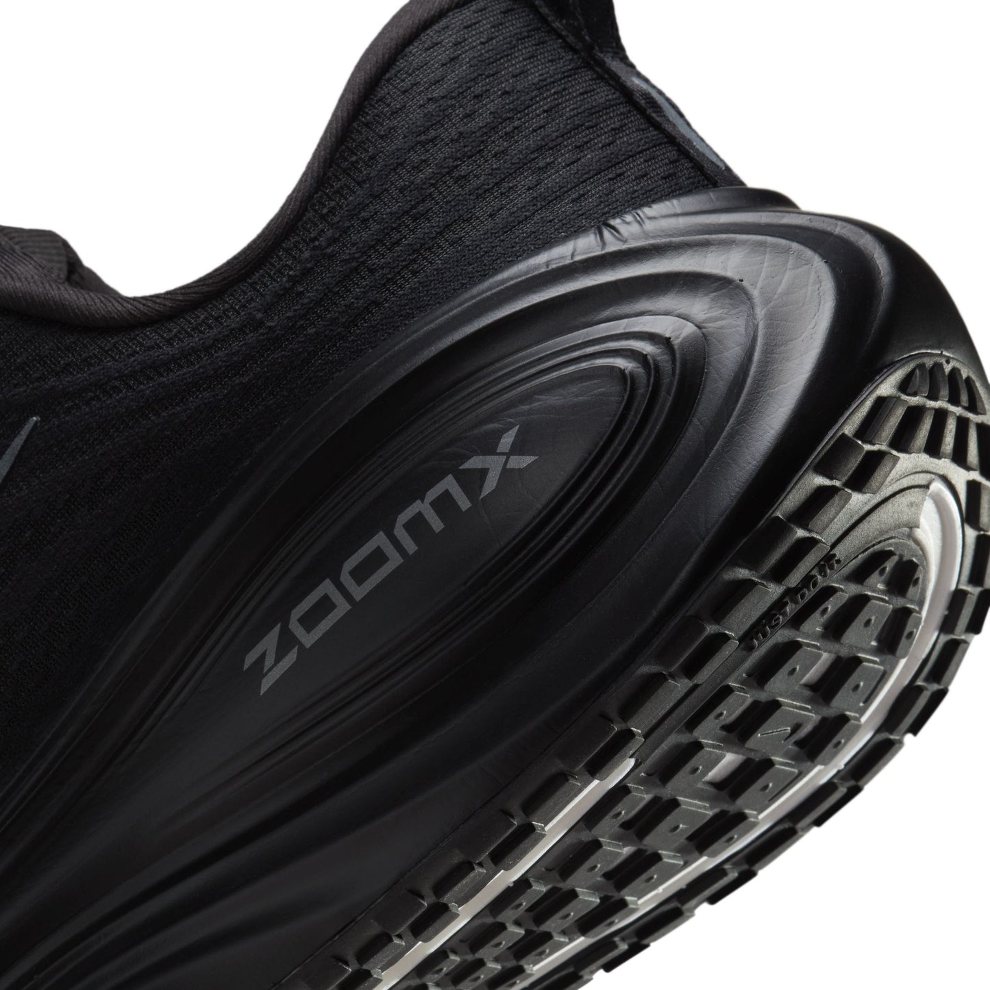 NIKE Vomero Plus รองเท้าวิ่งผู้ชาย