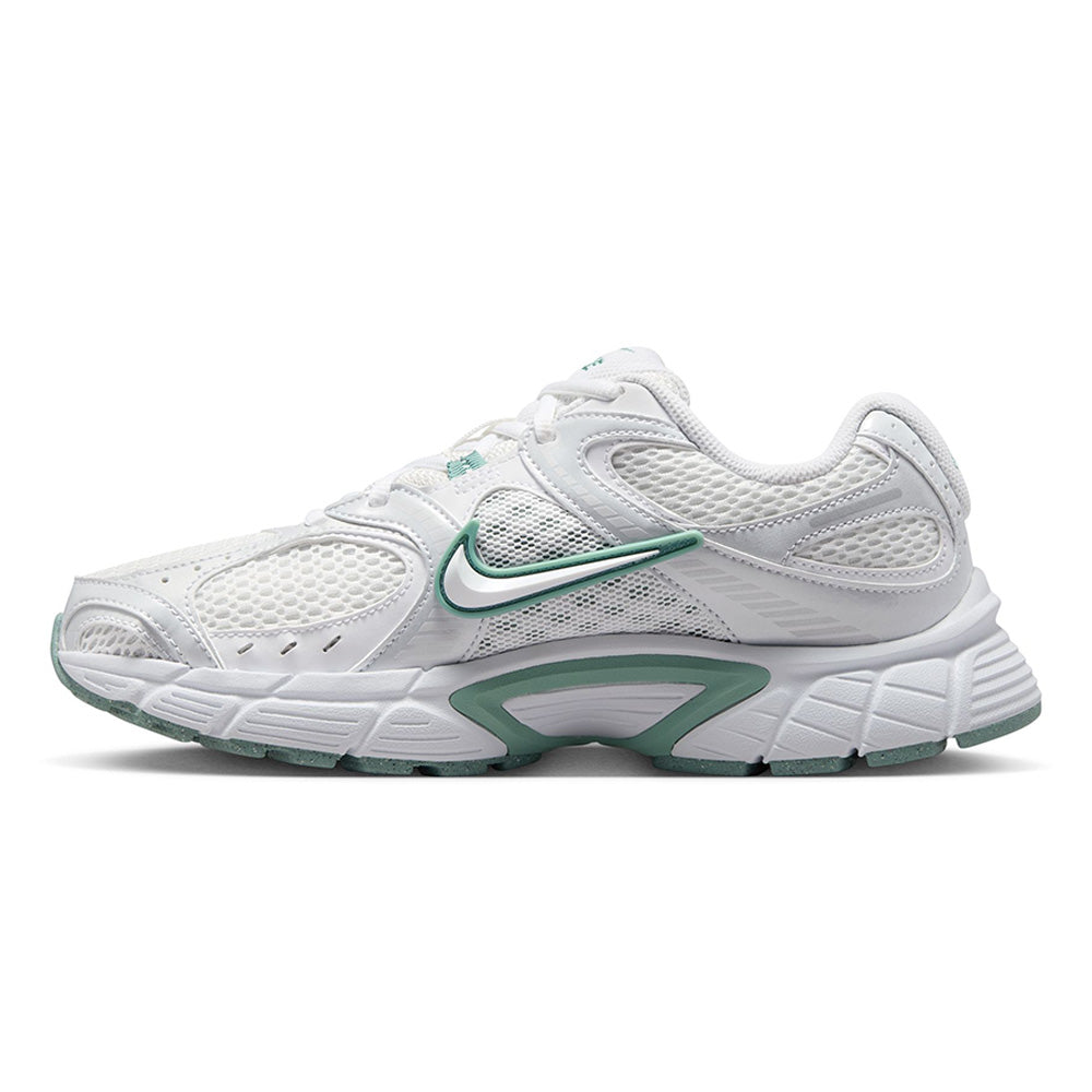 NIKE V5 RNR รองเท้าลำลองผู้หญิง