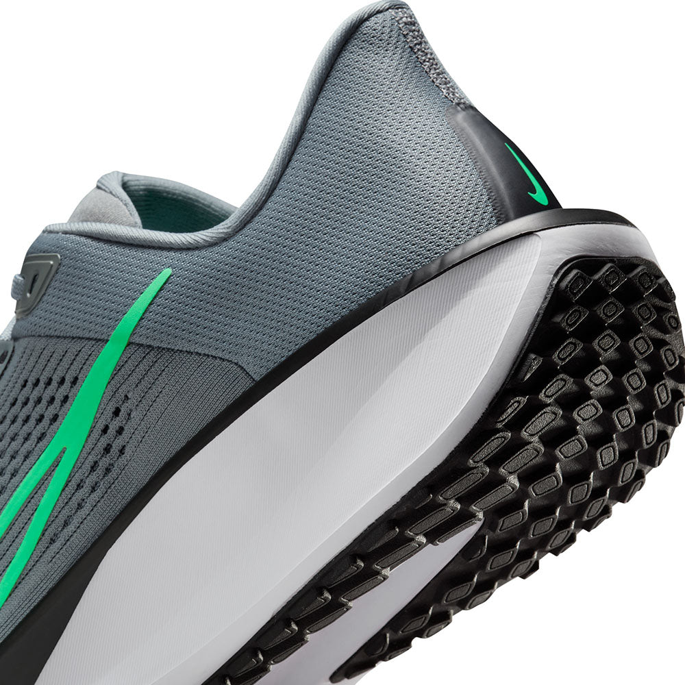 NIKE Quest 6 รองเท้าวิ่งผู้ชาย