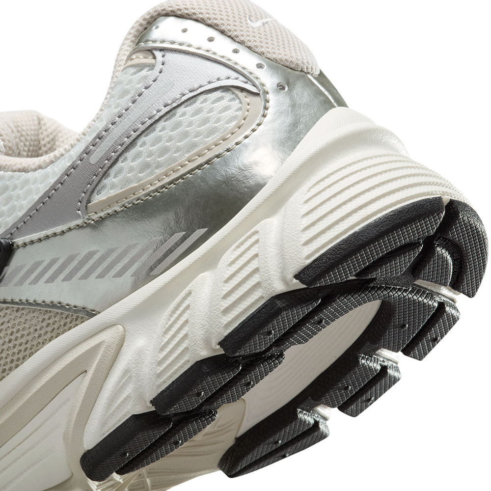 NIKE V5 RNR รองเท้าลำลองผู้หญิง