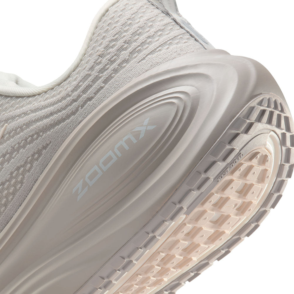 NIKE Vomero Plus รองเท้าวิ่งผู้ชาย