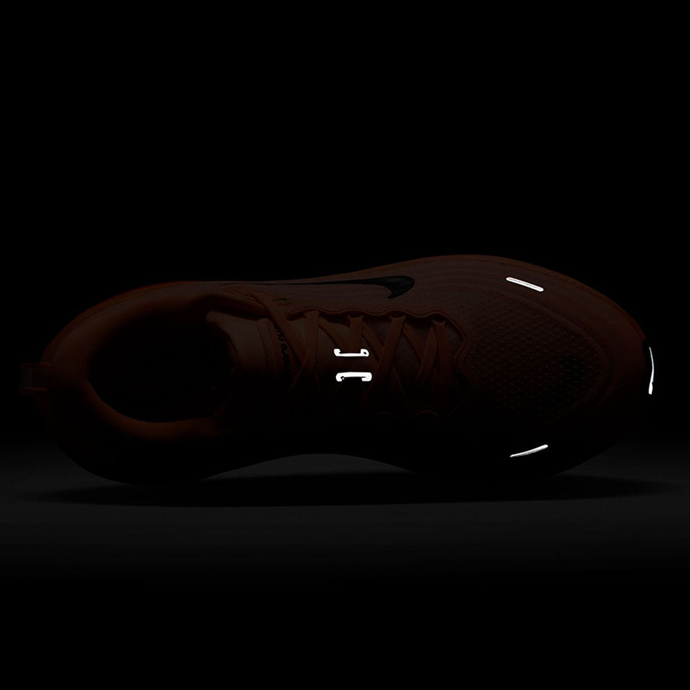 NIKE Vomero Plus รองเท้าวิ่งผู้ชาย