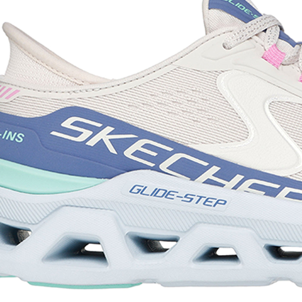 SKECHERS Hands Free Slip-ins®: Glide-Step® Altus รองเท้าลำลองผู้หญิง