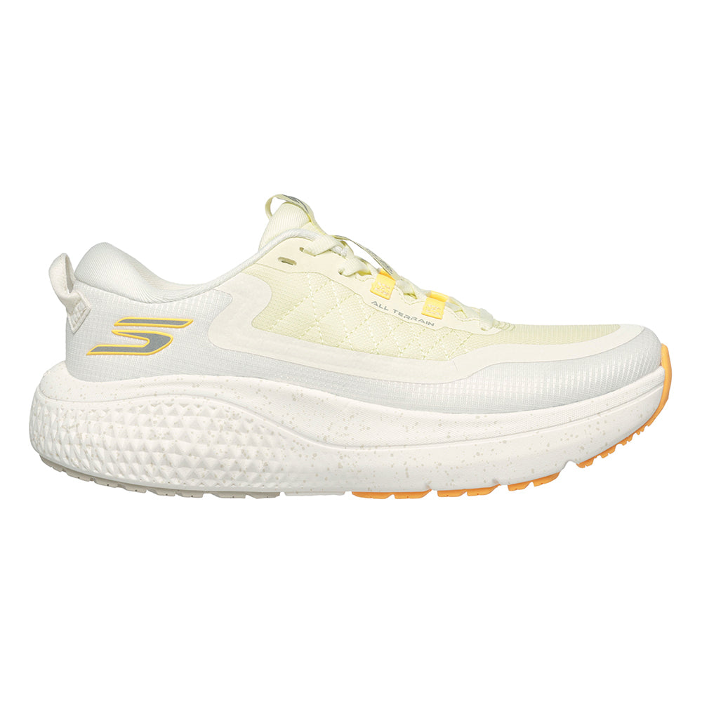 SKECHERS GO RUN® Supersonic Max™ AT รองเท้าวิ่งเทรลผู้หญิง