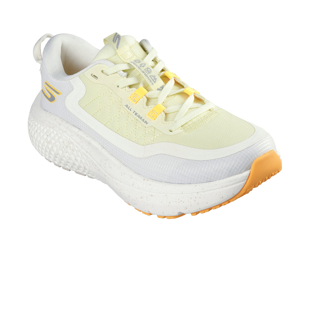 SKECHERS GO RUN® Supersonic Max™ AT รองเท้าวิ่งเทรลผู้หญิง